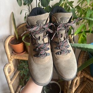 Joan of Arctic Next Lite Hiker Boots